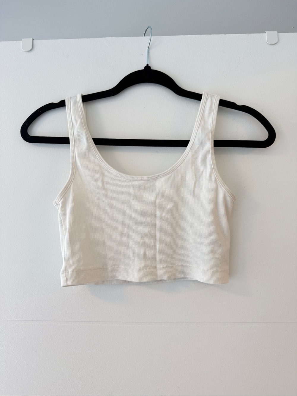 🩵 H&M White Ribbed Cropped Tank Top | Soft Stretch | Size Medium